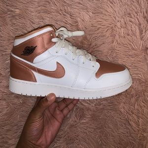 ⚡️ Air Jordan 1 Mid ‘White Rose Gold’ ⚡️